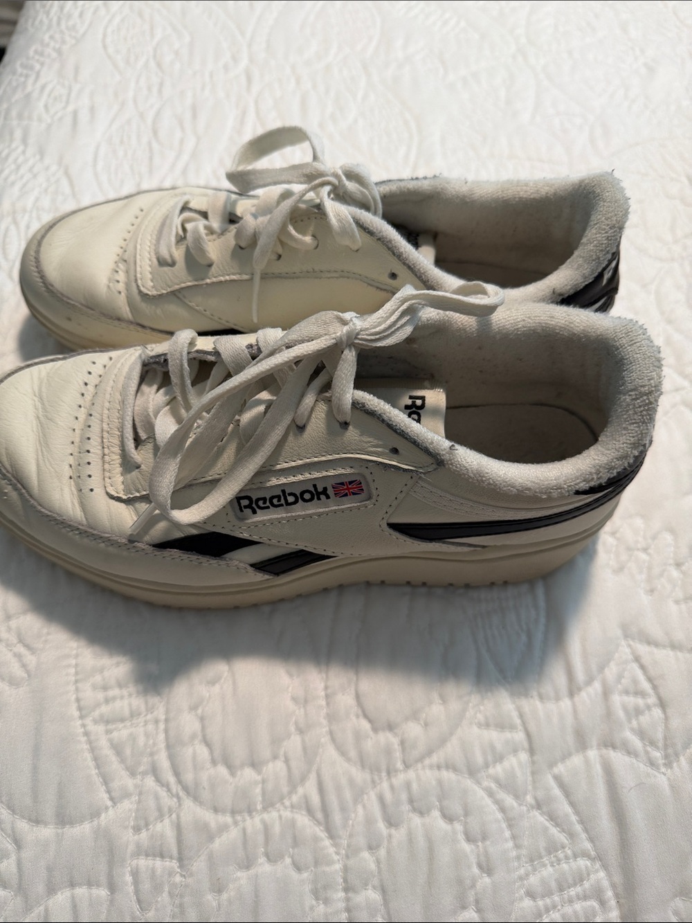 Reebok sneaker size 7 - Picture 4 of 6